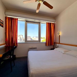 Zimmer mit Kingsize-Bett